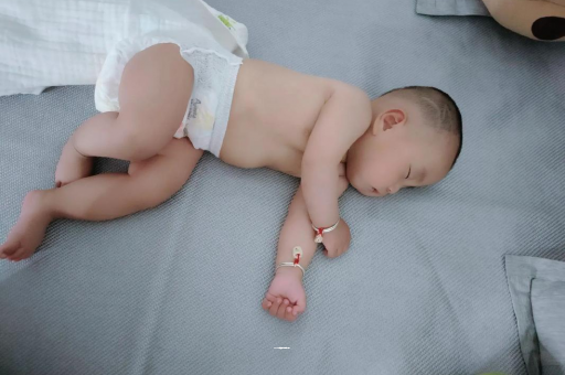 南充几个月宝宝会抬头